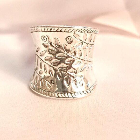 unbranded Jewelry - Wide Silver Leaf Pattern Statement Ring – Boho, Nature-Inspired Jewelry